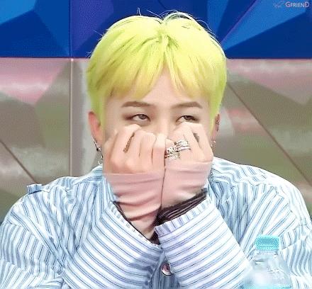 耐克最新海報引領(lǐng)運動風(fēng)尚，激發(fā)無限潛能，展示時尚力量