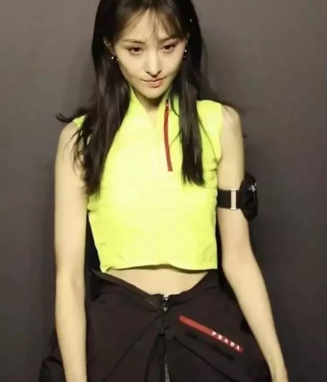 鄭爽最新動(dòng)態(tài)2024，多維度審視與深度探討