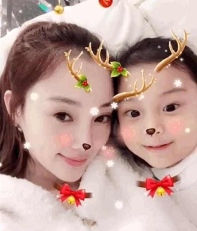 李小璐展現(xiàn)新篇章，最新新聞閃耀登場(chǎng)！