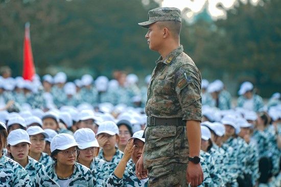 最新軍旅歌曲2024，軍歌嘹亮，情義永恒