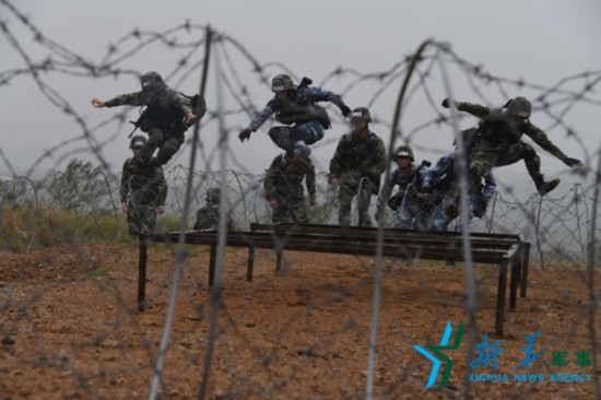 大學(xué)最新野戰(zhàn)圖片揭秘，小巷深處的獨(dú)特風(fēng)情魅力展示