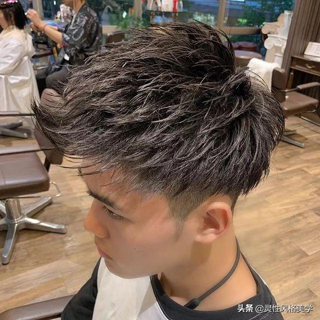 男性最新發(fā)型，心靈與自然的時(shí)尚之旅