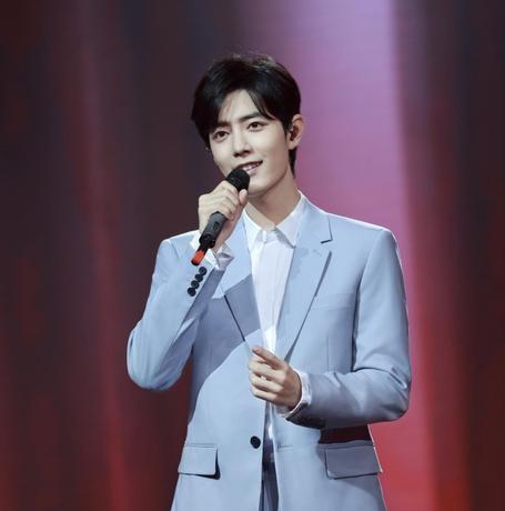 肖戰(zhàn)最新應(yīng)援點(diǎn)亮科技之光，新品璀璨，生活因你而精彩