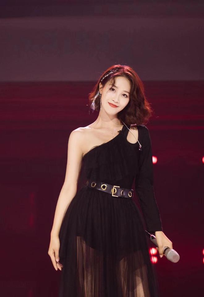 藍(lán)盈瑩最新動(dòng)態(tài)，演技與公眾形象的閃耀碰撞