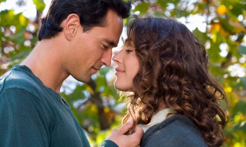 時(shí)代變遷下的新型親吻，情感表達(dá)的新方式