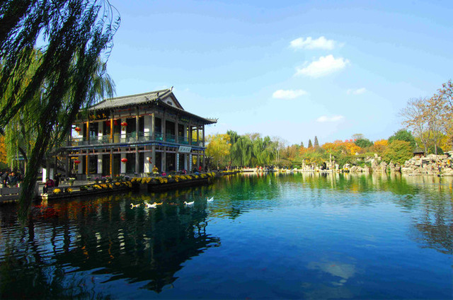 大明湖深度游，巷弄美食秘境探索