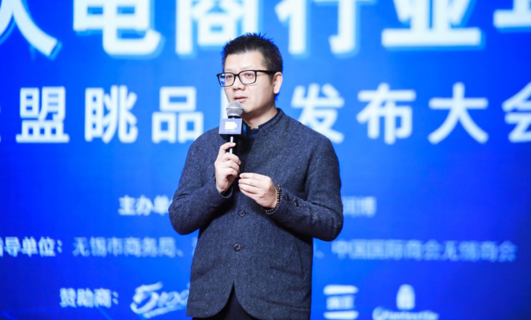 方凱雷最新,方凱雷最新動(dòng)態(tài)，探索科技前沿，引領(lǐng)行業(yè)創(chuàng)新