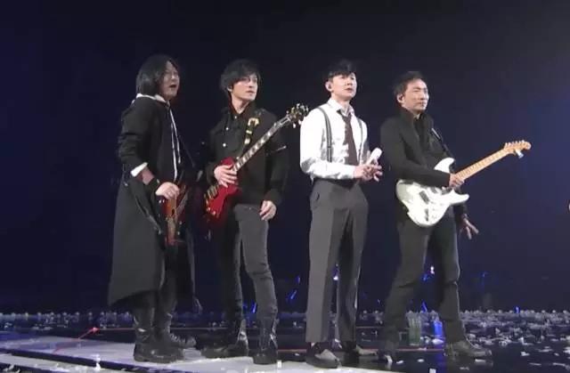 林俊杰最新翻唱歌曲，小巷深處的音樂與美食之旅