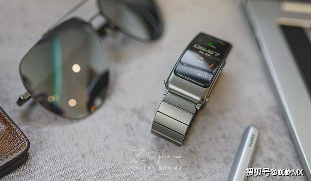 華為最新款手環(huán)，愛的日常，溫馨的陪伴紐帶