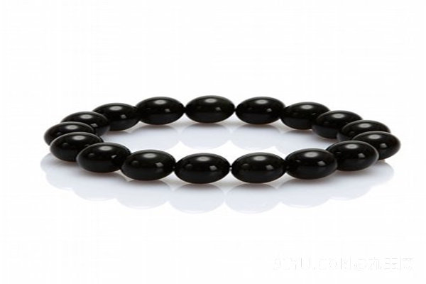 黑曜石價格之謎，友情與陪伴的溫馨故事