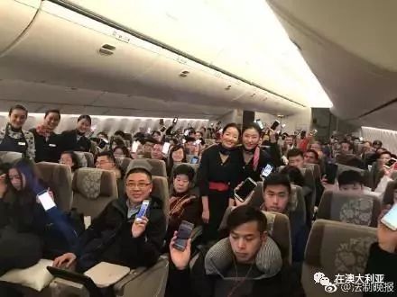 藍(lán)航空姐王靜新篇章，翱翔天際的溫暖使者，展現(xiàn)職業(yè)風(fēng)采與愛心傳遞