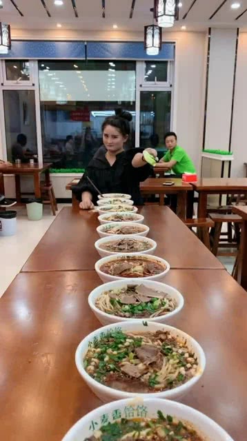 智能面食競技盛宴，全新科技引領(lǐng)吃面條比賽風(fēng)潮！