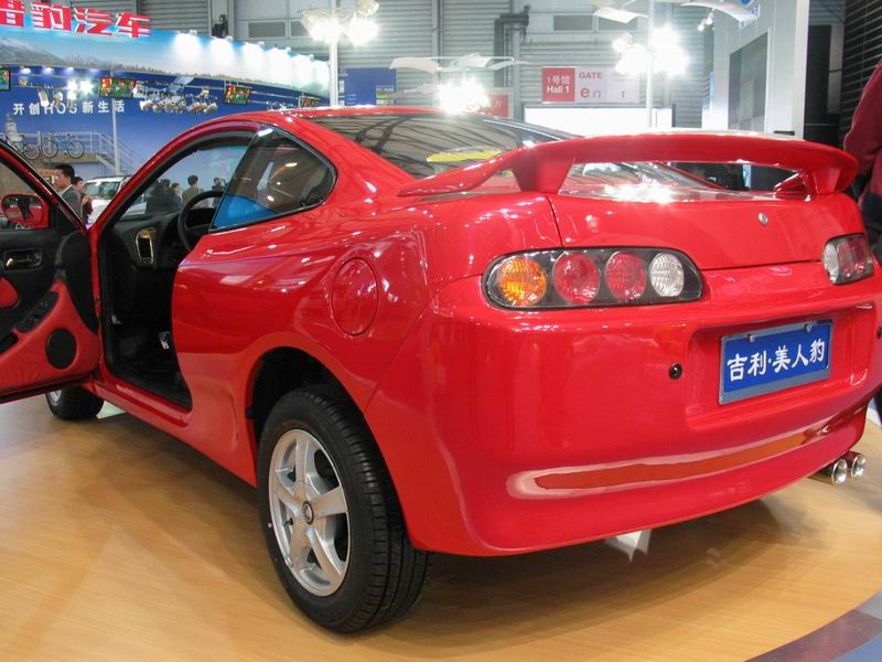 吉利美人豹新款上市，小巷中的隱藏特色小店亮相