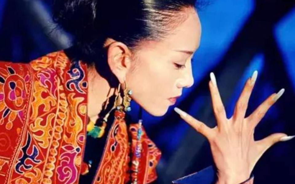 楊麗萍最新近照曝光，如何獲取并評價舞蹈巨星的最新照片？