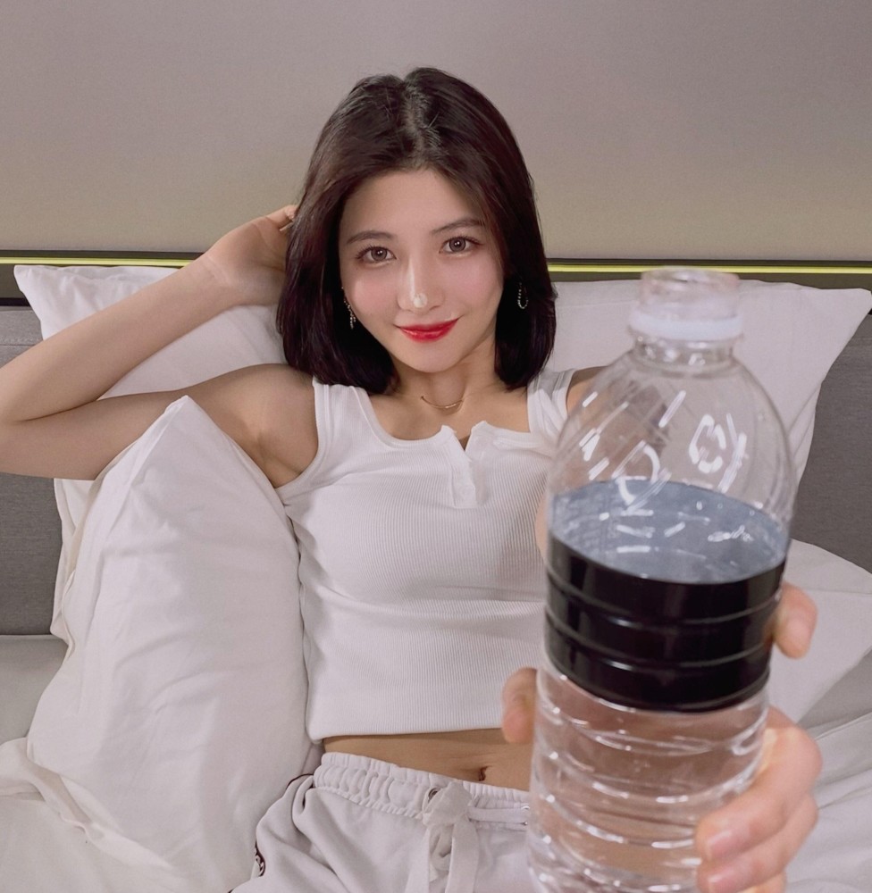 演員李潼，炸裂演技與魅力閃耀小紅書之星