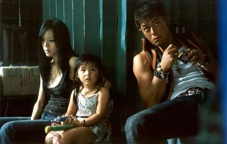 國(guó)產(chǎn)AV電影在線觀看的爭(zhēng)議與觀點(diǎn)論述