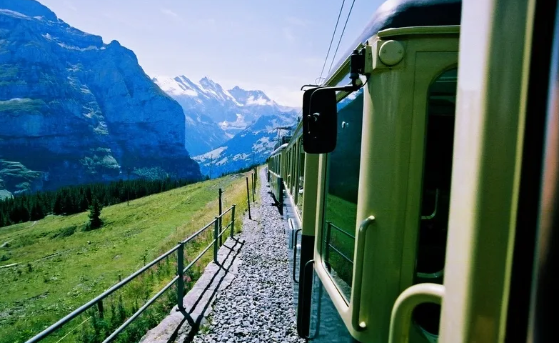 成都至哈爾濱機(jī)票價(jià)格查詢，時(shí)空之旅的飛行軌跡