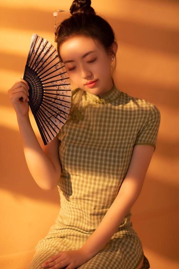 女演員古箏，與自然美景的邂逅，探尋內(nèi)心平和之聲