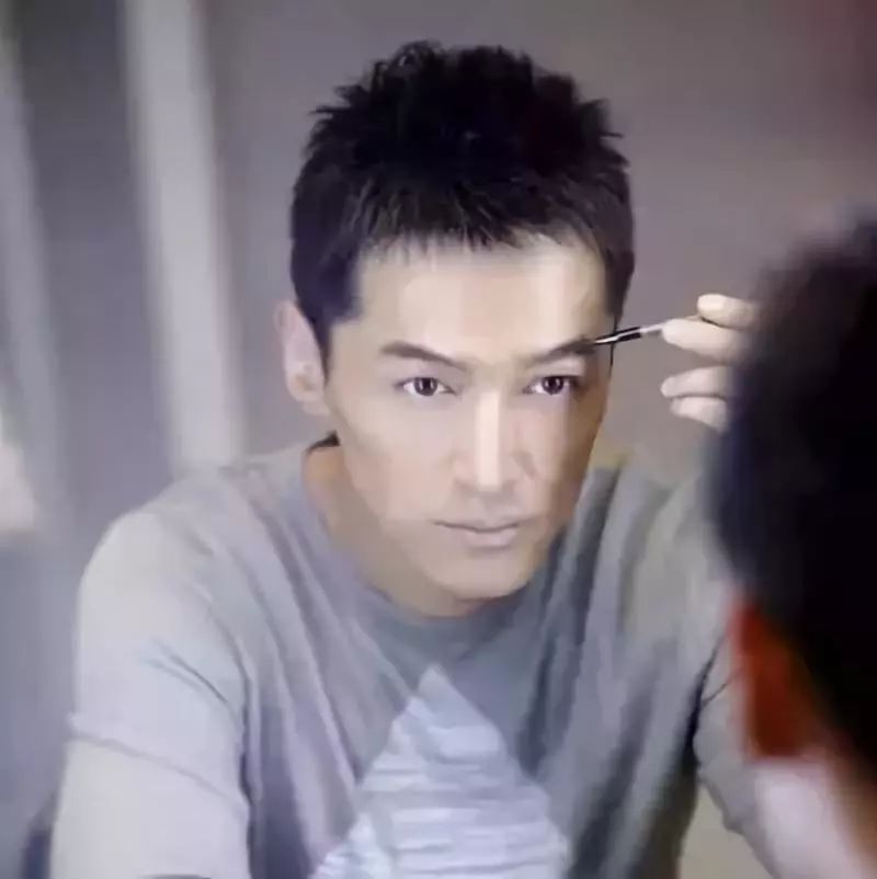 男明星與同性戀話題，理解與尊重的步驟指南