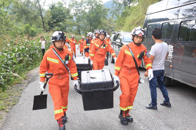 納雍山體滑坡最新消息，探秘滑坡背后神秘角落的小巷特色小店