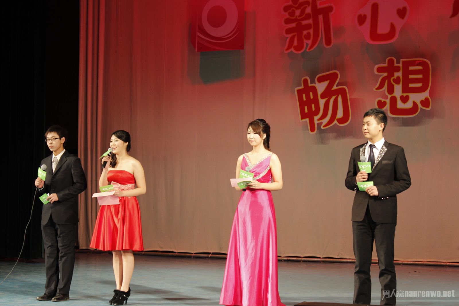 引領(lǐng)時(shí)代風(fēng)尚的舞臺(tái)之韻，最新主持詞精選集