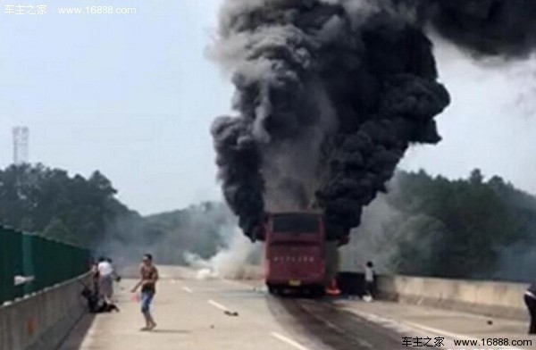 客車(chē)起火事件最新報(bào)道
