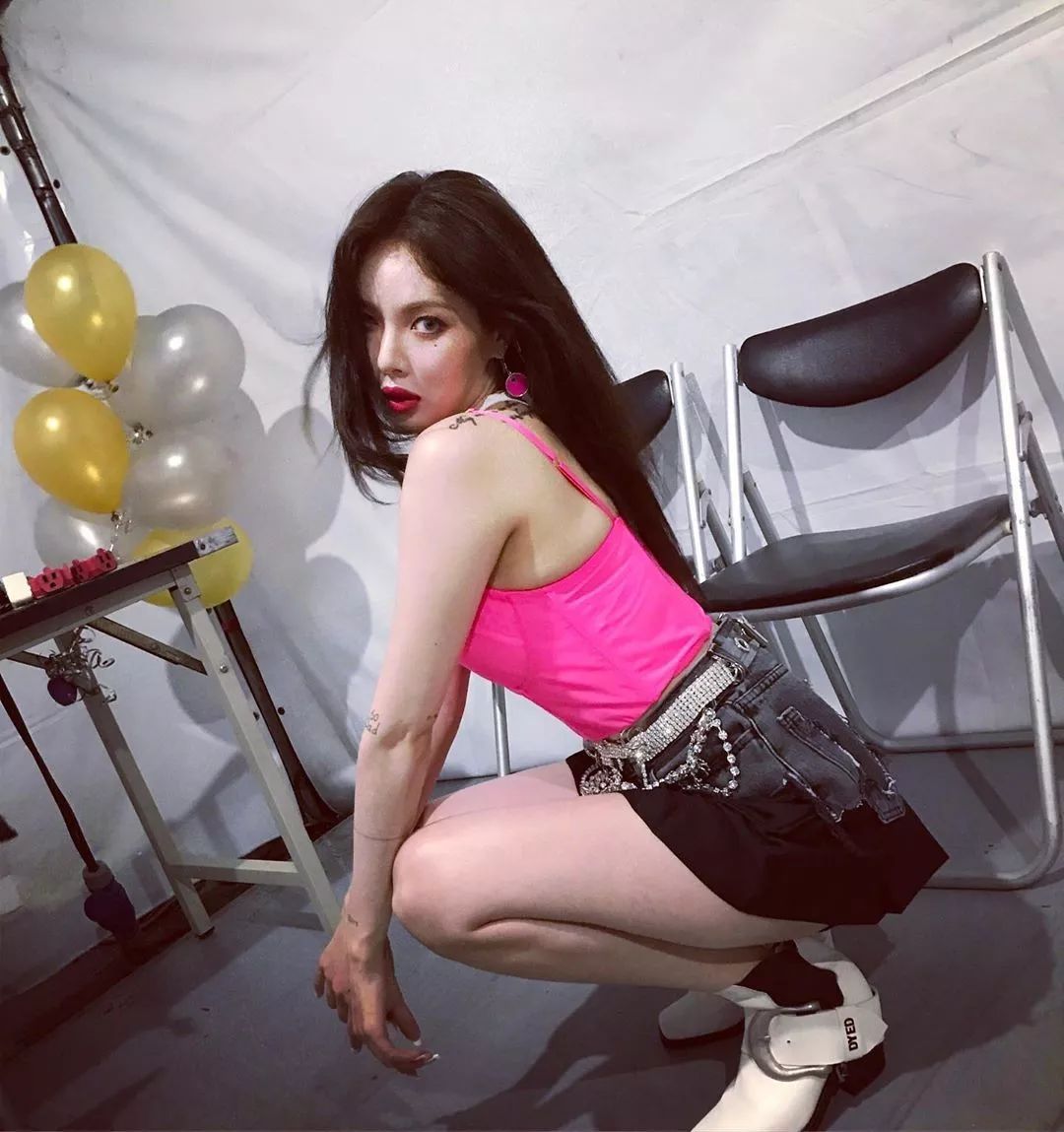 泫雅擁抱自然，尋找內(nèi)心寧靜之旅的最新動態(tài)