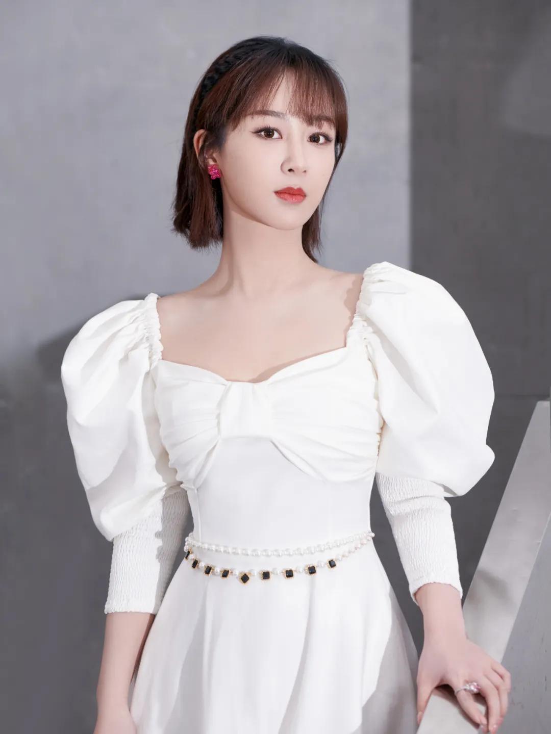 楊紫短發(fā)新潮流，時尚造型指南與打造技巧