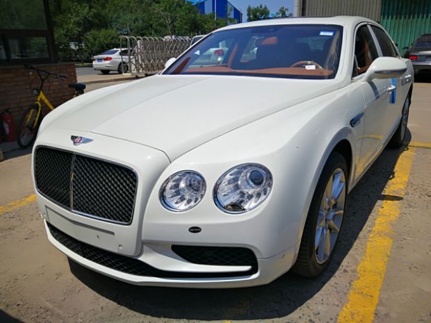 最新款賓利，奢華與科技的完美融合