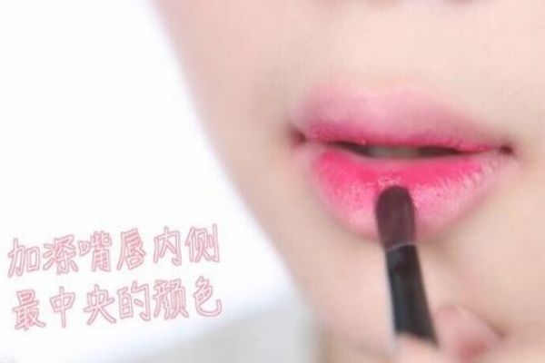 最新口紅涂法教程，輕松打造完美唇妝技巧