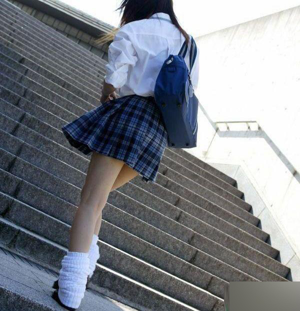 最新女校服，時(shí)代變遷中的校園風(fēng)尚標(biāo)志